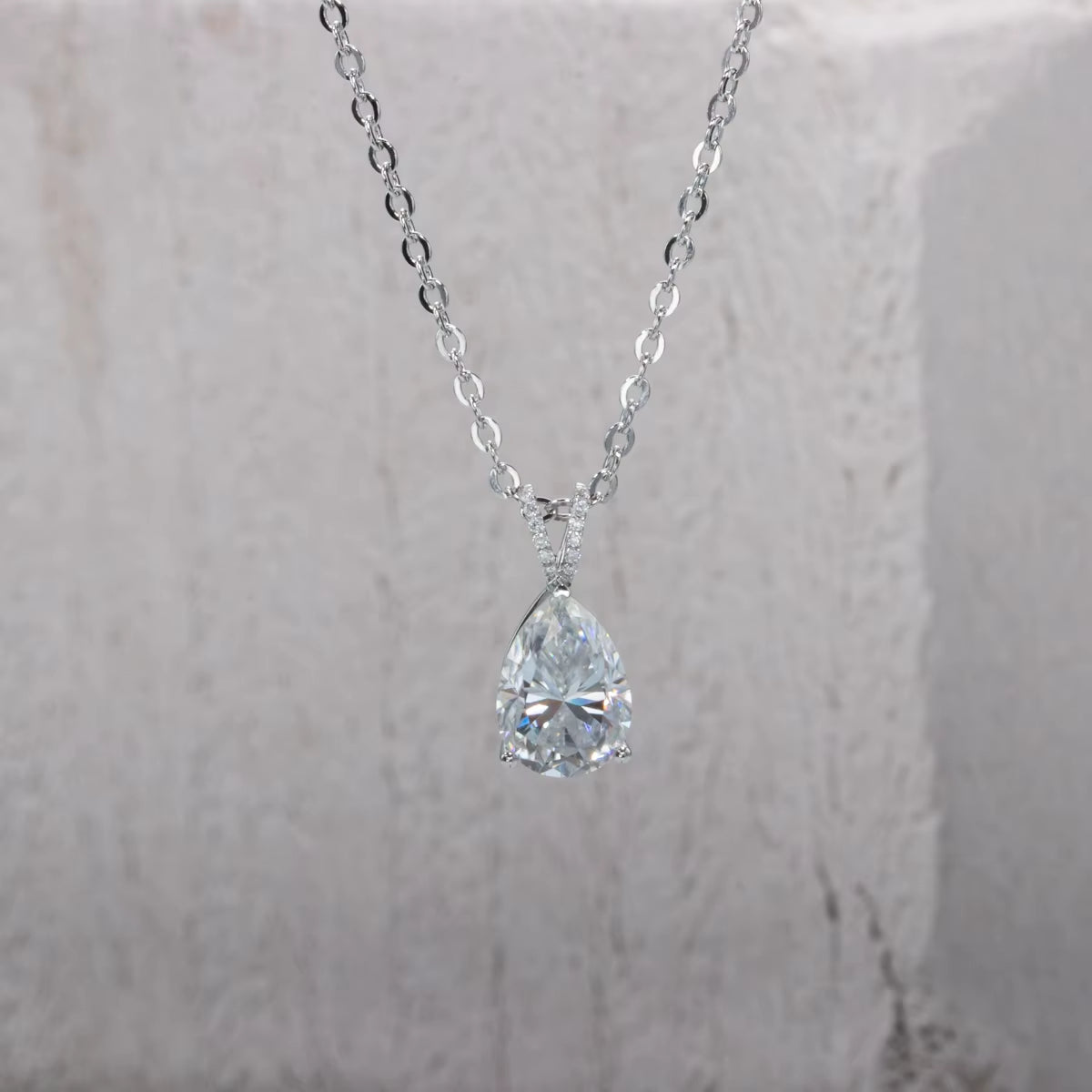 Anujewel 2.5Ct D Color Pear Cut Teardrop Moissanite Diamond Pendant Neckalce 925 Sterling Silver Necklace Jewelry